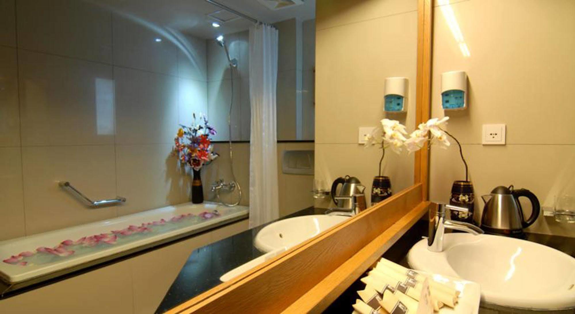 Hanoi Eternity Hotel Екстериор снимка
